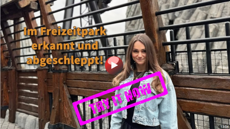 Mona Mystery in Jeansjacke auf einer Brücke im Freizeitpark, überrascht von einem Fan, der sie erkennt.
