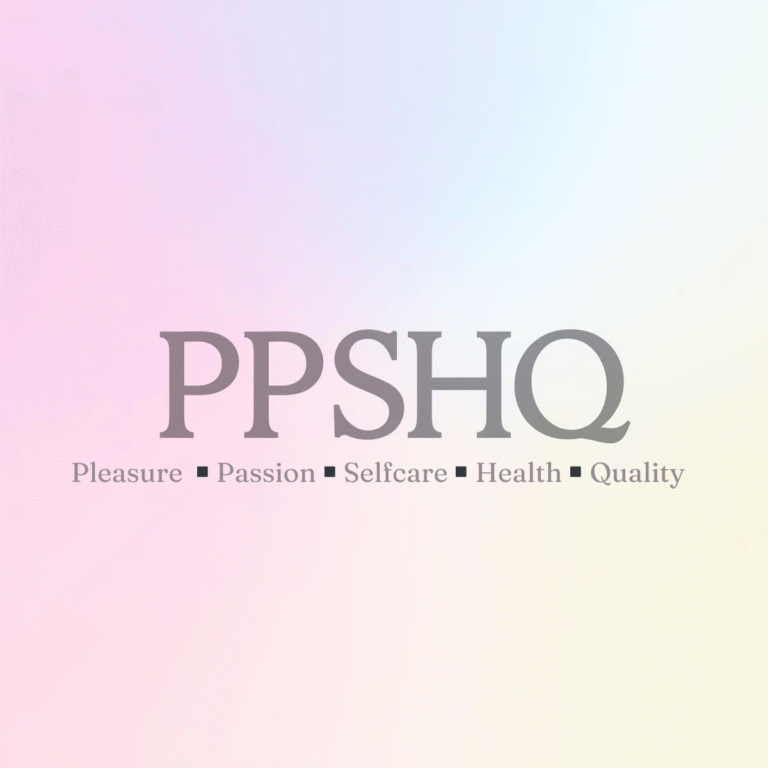 PPSHQ Logo auf pastellfarbenem Hintergrund in Rosa, Hellblau und Zartgelb mit dem Schriftzug Pleasure, Passion, Selfcare, Health & Quality.